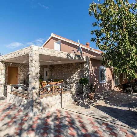 Beautiful In With House A Panoramic View *