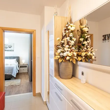 Beautiful In With House A Panoramic View *